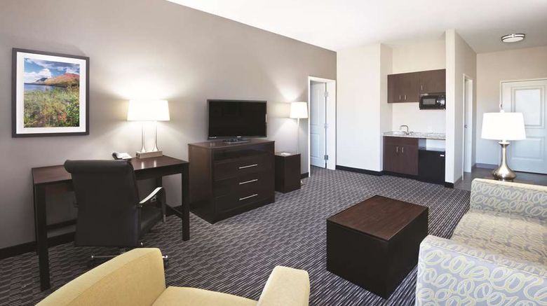 <b>La Quinta Inn & Suites Billings Suite</b>. Images powered by <a href="https://iceportal.shijigroup.com/" title="IcePortal" target="_blank">IcePortal</a>.