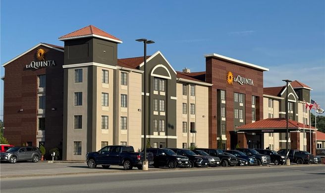 La Quinta Inn & Suites Summersville Exterior