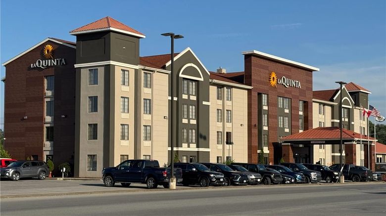 La Quinta Inn  and  Suites Summersville Exterior. Images powered by <a href="https://iceportal.shijigroup.com" target="_blank" rel="noopener">Ice Portal</a>.