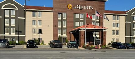 La Quinta Inn & Suites Summersville Exterior