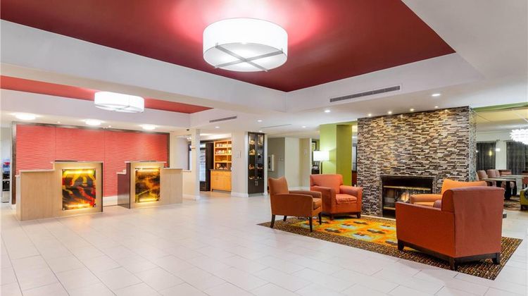 La Quinta Inn & Suites Summersville Lobby