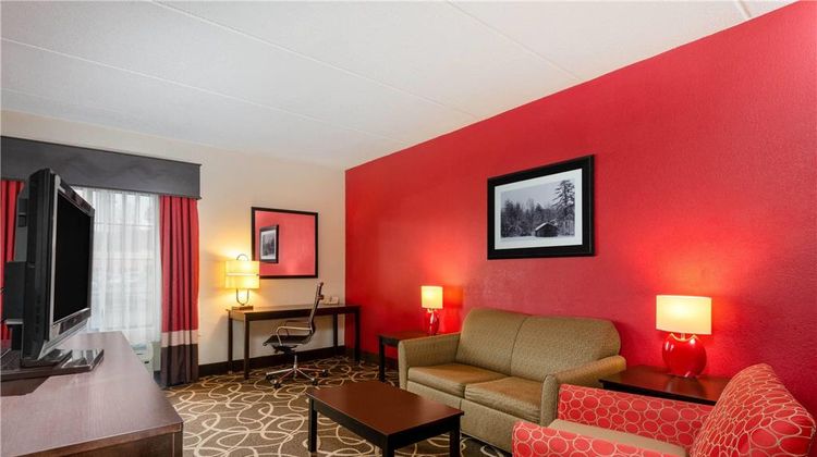 La Quinta Inn & Suites Summersville Suite