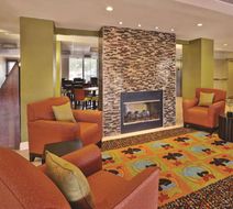 La Quinta Inn & Suites Elkview Lobby