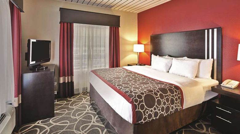 <b>La Quinta Inn & Suites Elkview Suite</b>. Images powered by <a href="https://iceportal.shijigroup.com/" title="IcePortal" target="_blank">IcePortal</a>.