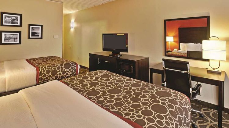 La Quinta Inn & Suites Elkview Room