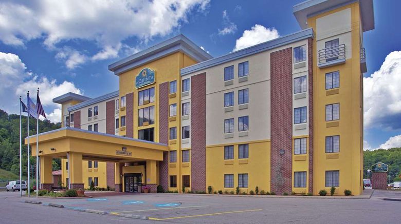 <b>La Quinta Inn & Suites Elkview Exterior</b>. Images powered by <a href="https://iceportal.shijigroup.com/" title="IcePortal" target="_blank">IcePortal</a>.