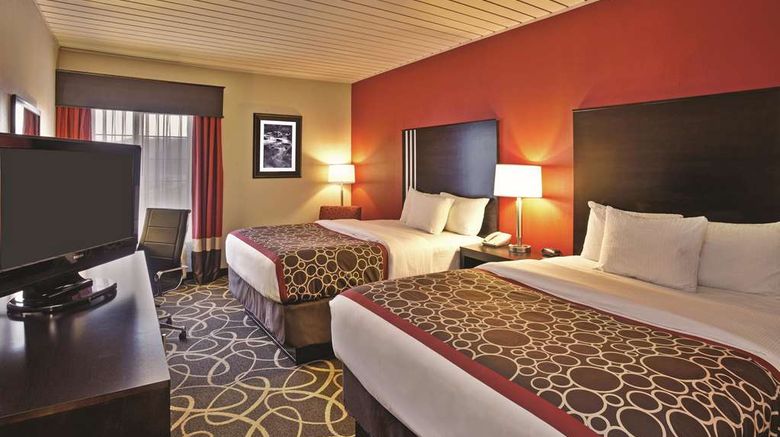<b>La Quinta Inn & Suites Elkview Room</b>. Images powered by <a href="https://iceportal.shijigroup.com/" title="IcePortal" target="_blank">IcePortal</a>.