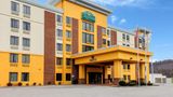 <b>La Quinta Inn & Suites Elkview Exterior</b>. Images powered by <a href="https://iceportal.shijigroup.com/" title="IcePortal" target="_blank">IcePortal</a>.