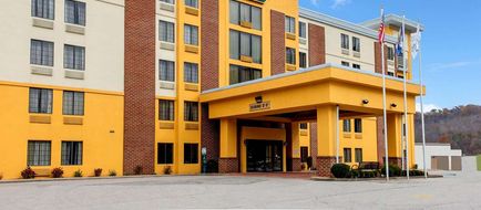 La Quinta Inn & Suites Elkview Exterior