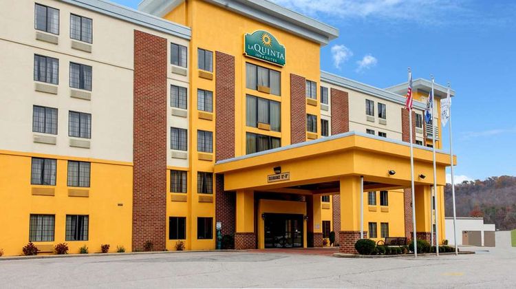 La Quinta Inn & Suites Elkview Exterior