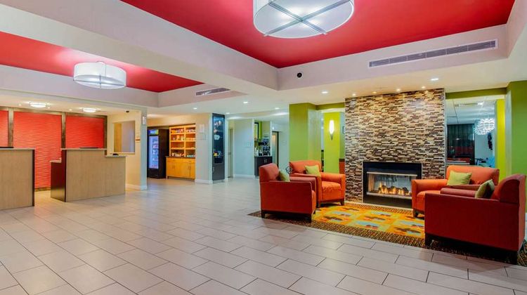 La Quinta Inn & Suites Elkview Lobby