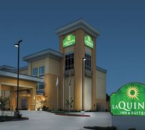La Quinta Inn & Suites Karnes City Exterior