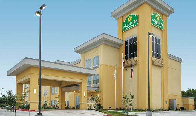 La Quinta Inn & Suites Karnes City Exterior
