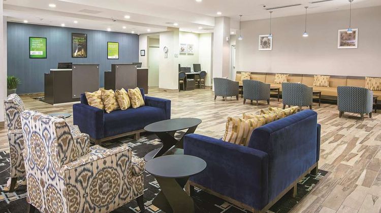 La Quinta Inn & Suites Karnes City Lobby