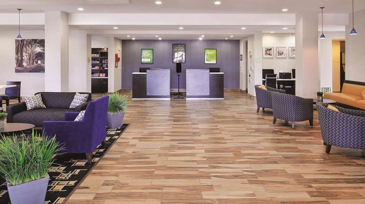 La Quinta Inn & Suites Karnes City Lobby