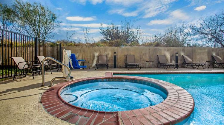 La Quinta Inn & Suites Karnes City Pool