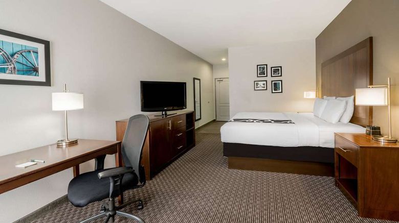<b>La Quinta Inn & Suites Ft Worth East Room</b>. Images powered by <a href="https://iceportal.shijigroup.com/" title="IcePortal" target="_blank">IcePortal</a>.