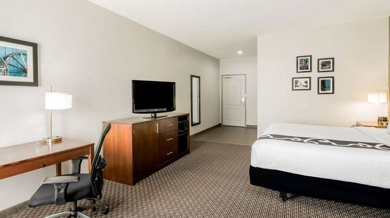 <b>La Quinta Inn & Suites Ft Worth East Room</b>. Images powered by <a href="https://iceportal.shijigroup.com/" title="IcePortal" target="_blank">IcePortal</a>.