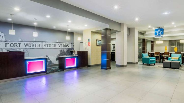 La Quinta Inn & Suites Ft Worth East Lobby