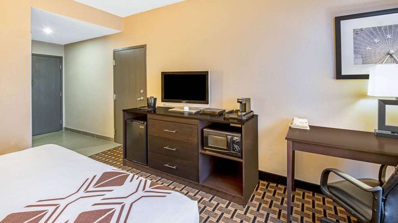 <b>La Quinta Inn & Suites, Denison Room</b>. Images powered by <a href="https://iceportal.shijigroup.com/" title="IcePortal" target="_blank">IcePortal</a>.