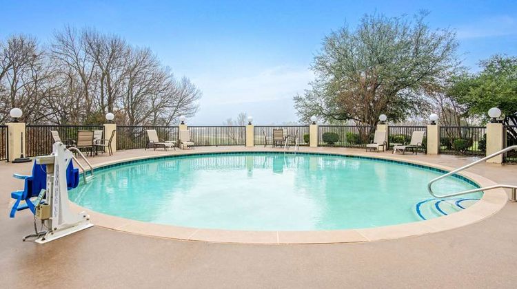 La Quinta Inn & Suites, Denison Pool