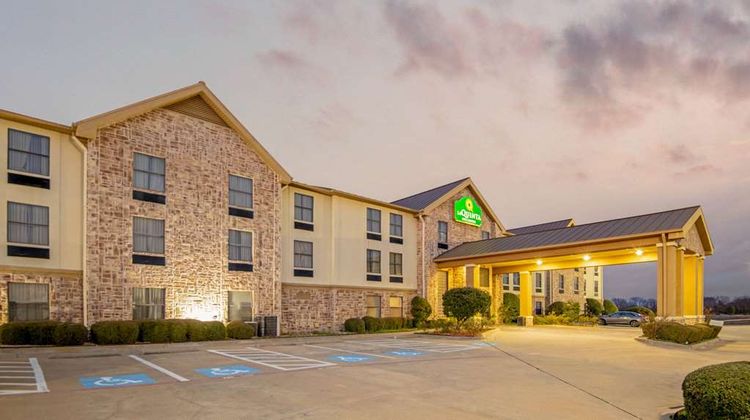 La Quinta Inn & Suites, Denison Exterior