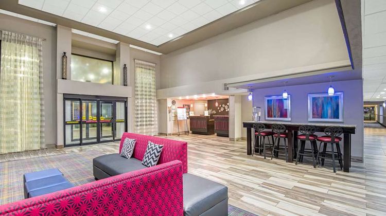 La Quinta Inn & Suites, Denison Lobby