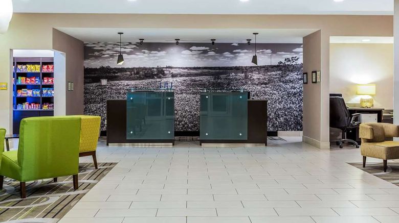 <b>La Quinta Inn & Suites Monahans Lobby</b>. Images powered by <a href="https://iceportal.shijigroup.com/" title="IcePortal" target="_blank">IcePortal</a>.