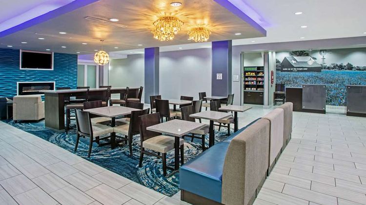 La Quinta Inn & Suites Victoria S Lobby