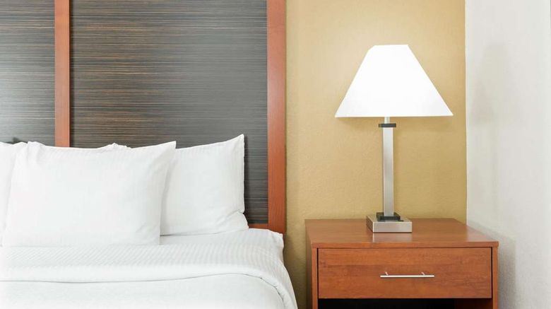<b>La Quinta Inn & Stes OKC/Midwest City Room</b>. Images powered by <a href="https://iceportal.shijigroup.com/" title="IcePortal" target="_blank">IcePortal</a>.
