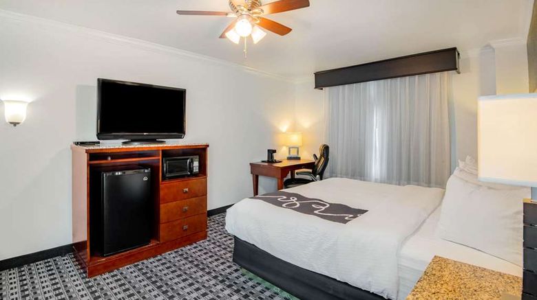 <b>La Quinta Inn & Suites Dalhart Suite</b>. Images powered by <a href="https://iceportal.shijigroup.com/" title="IcePortal" target="_blank">IcePortal</a>.
