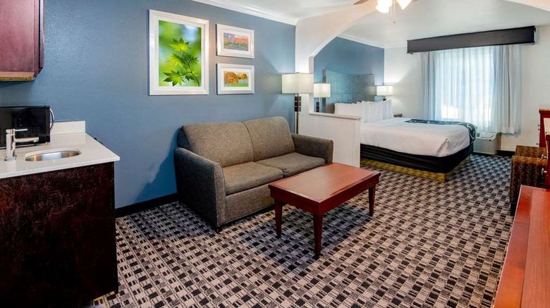 <b>La Quinta Inn & Suites Dalhart Suite</b>. Images powered by <a href="https://iceportal.shijigroup.com/" title="IcePortal" target="_blank">IcePortal</a>.