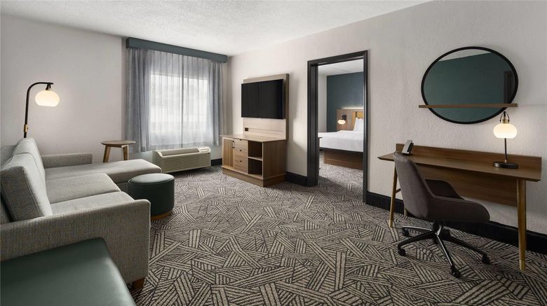 <b>La Quinta Inn & Sts Chattanooga-E Ridge Suite</b>. Images powered by <a href="https://iceportal.shijigroup.com/" title="IcePortal" target="_blank">IcePortal</a>.