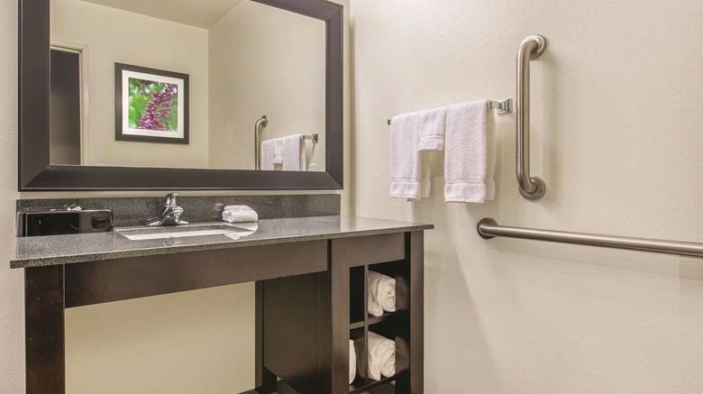 <b>La Quinta Inn & Suites Tumwater - Olympia Room</b>. Images powered by <a href="https://iceportal.shijigroup.com/" title="IcePortal" target="_blank">IcePortal</a>.