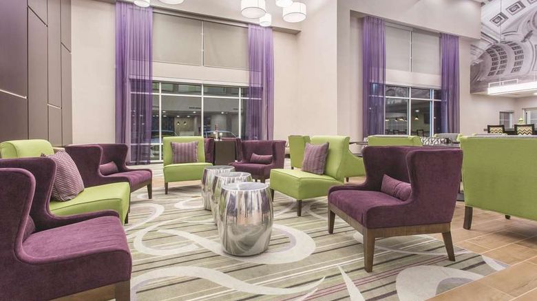 <b>La Quinta Inn & Suites Tumwater - Olympia Lobby</b>. Images powered by <a href="https://iceportal.shijigroup.com/" title="IcePortal" target="_blank">IcePortal</a>.