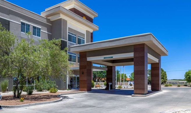 La Quinta Inn & Suites Artesia Exterior