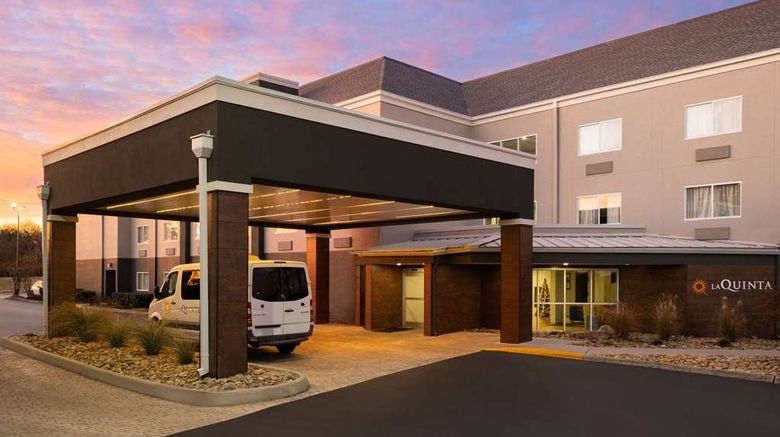 <b>La Quinta Inn & Stes Knoxville Airport Exterior</b>. Images powered by <a href="https://iceportal.shijigroup.com/" title="IcePortal" target="_blank">IcePortal</a>.