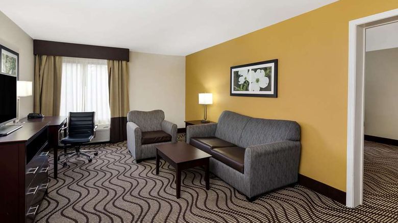 <b>La Quinta Inn & Suites, LaGrange Suite</b>. Images powered by <a href="https://iceportal.shijigroup.com/" title="IcePortal" target="_blank">IcePortal</a>.