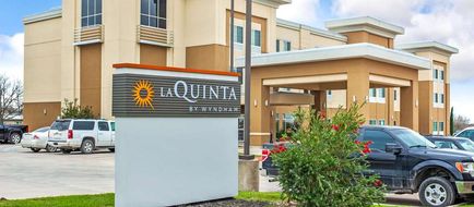 La Quinta Inn & Suites Gonzales Exterior