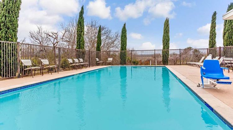 La Quinta Inn & Suites Gonzales Pool
