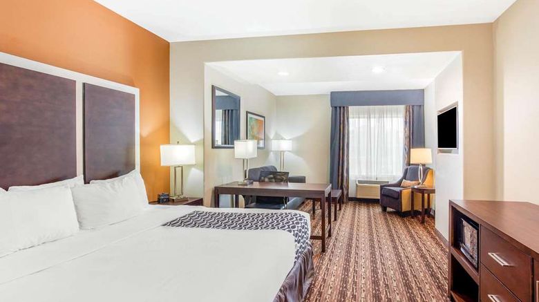 <b>La Quinta Inn & Suites Gonzales Suite</b>. Images powered by <a href="https://iceportal.shijigroup.com/" title="IcePortal" target="_blank">IcePortal</a>.