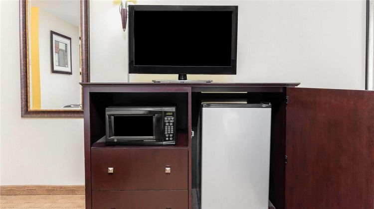 AmericInn & Suites by Wyndham Frankfort Other