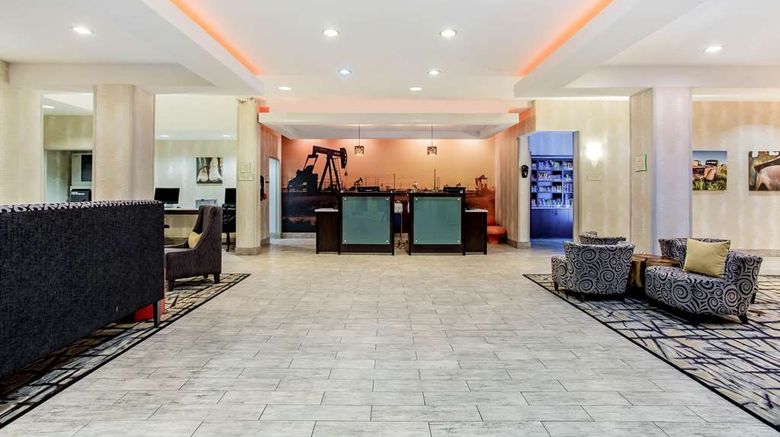 <b>La Quinta Inn & Suites Andrews Lobby</b>. Images powered by <a href="https://iceportal.shijigroup.com/" title="IcePortal" target="_blank">IcePortal</a>.