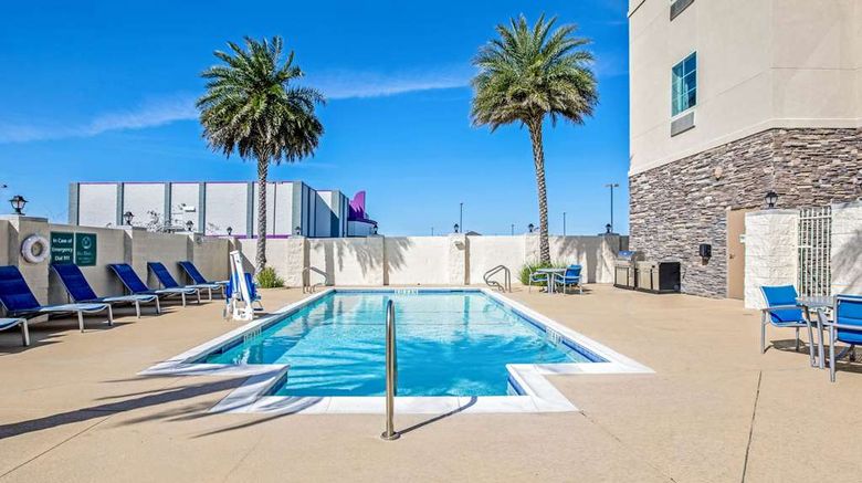 <b>La Quinta Inn & Suites Corpus Christi Pool</b>. Images powered by <a href="https://iceportal.shijigroup.com/" title="IcePortal" target="_blank">IcePortal</a>.