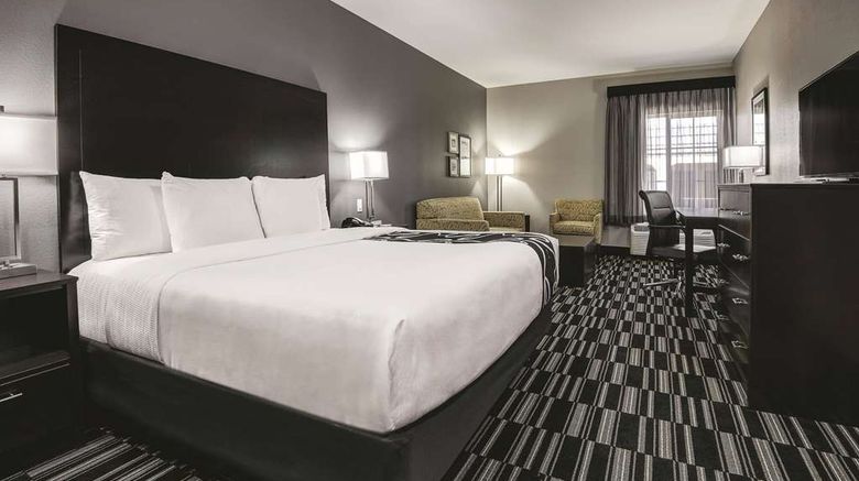 <b>La Quinta Inn & Suites Fort Worth West Room</b>. Images powered by <a href="https://iceportal.shijigroup.com/" title="IcePortal" target="_blank">IcePortal</a>.