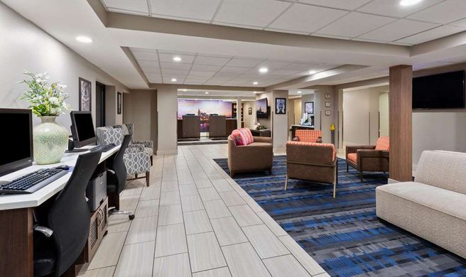 La Quinta Inn & Suites Goodlettsville Lobby