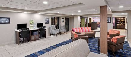 La Quinta Inn & Suites Goodlettsville Lobby