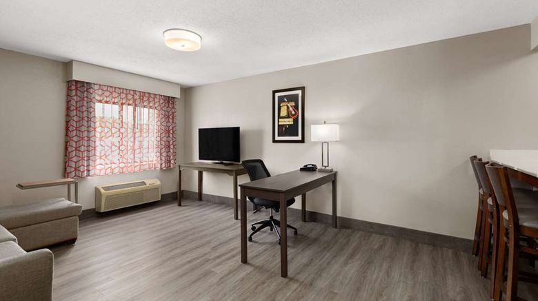 <b>La Quinta Inn & Suites Goodlettsville Suite</b>. Images powered by <a href="https://iceportal.shijigroup.com/" title="IcePortal" target="_blank">IcePortal</a>.