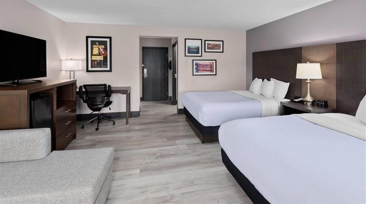 La Quinta Inn & Suites Goodlettsville Room