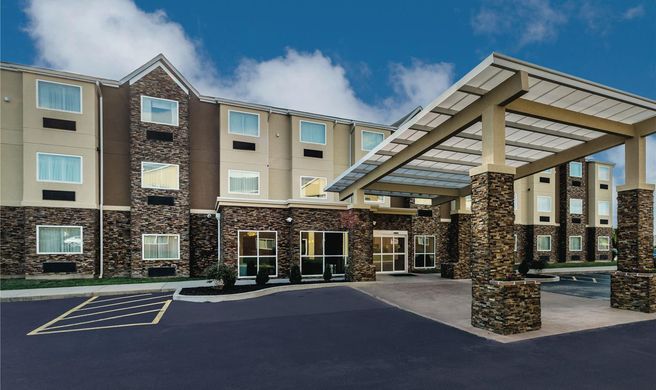 La Quinta Inn & Suites Collinsville Exterior